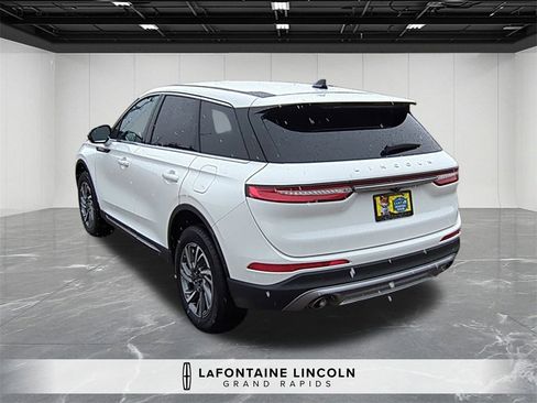 Used 2024 Lincoln Corsair Premiere image 3