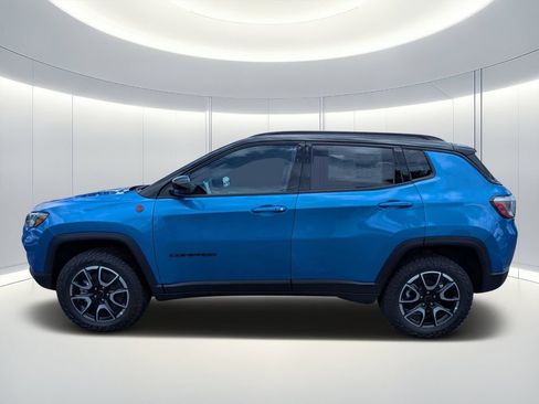 New 2026 Jeep Compass Trailhawk w/ Sun, Sound & Navigation Group AWD/4WD image 7