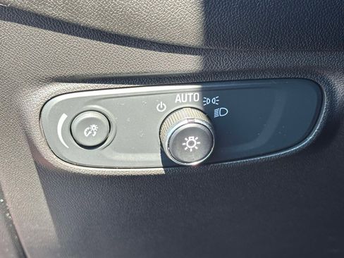 Used 2023 Chevrolet Equinox LT FWD image 20