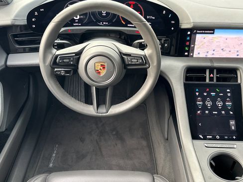 Used 2022 Porsche Taycan image 14