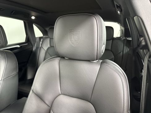 Certified 2025 Porsche Macan Turbo AWD/4WD image 40
