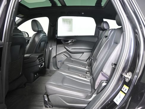 Used 2018 Audi Q7 3.0T Prestige AWD/4WD image 19