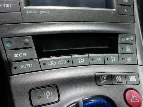 Used 2013 Toyota Prius Three FWD image 31