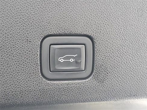 Certified 2023 Cadillac XT6 Premium Luxury w/ Platinum Package image 10