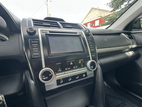 Used 2012 Toyota Camry SE FWD image 22