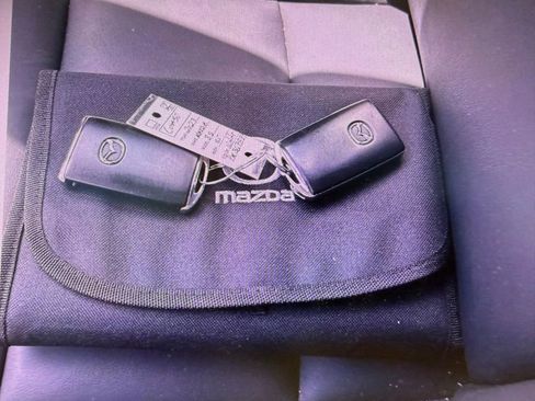 Used 2023 MAZDA MAZDA3 s FWD image 10