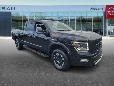 Used 2023 Nissan Titan PRO-4X w/ Pro-4x Convenience Package image 3