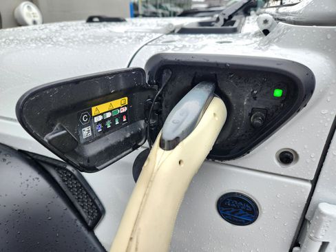 Used 2025 Jeep Wrangler Unlimited Sport S 4xe w/ Convenience Group AWD/4WD image 7