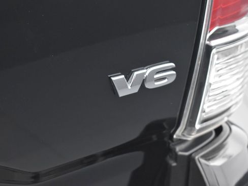 Used 2020 Toyota Tacoma Limited image 39