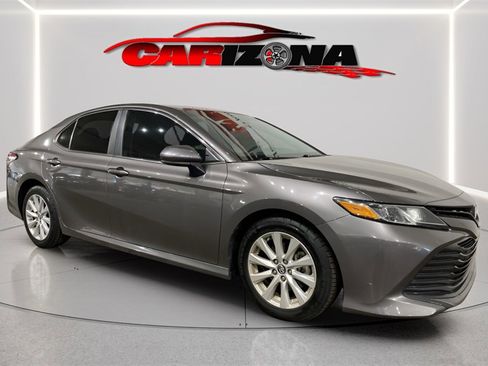 Used 2018 Toyota Camry LE image 2