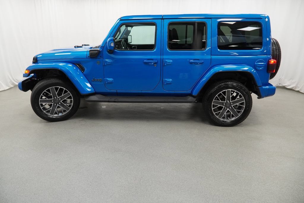 Certified 2023 Jeep Wrangler Unlimited Sahara AWD/4WD image 31