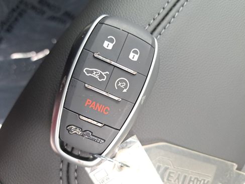 New 2025 Alfa Romeo Giulia AWD w/ Driving Assist Package image 36