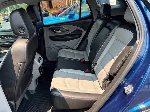 Used 2022 GMC Terrain SLT w/ Infotainment Package II FWD image 17