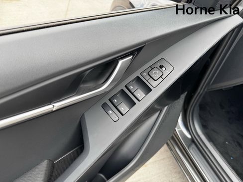 New 2025 Kia Niro LX image 11