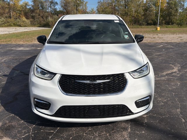 Used 2026 Chrysler Pacifica Select FWD image 10