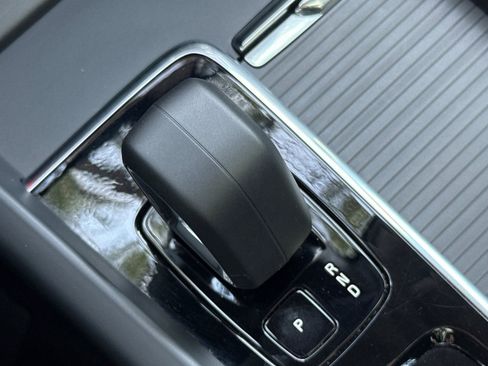 Used 2025 Volvo XC60 B5 Core image 27