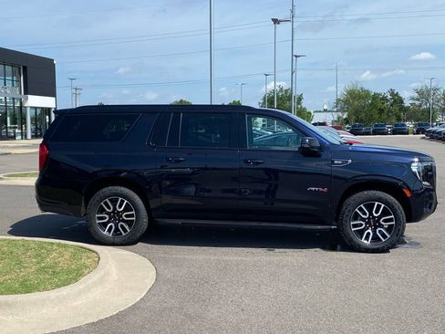Used 2022 GMC Yukon XL AT4 AWD/4WD image 8