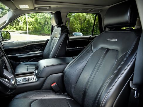 Used 2021 Ford Expedition Platinum image 16