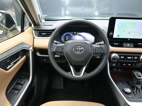 Used 2025 Toyota RAV4 Limited AWD/4WD image 29