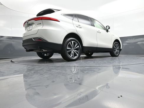 Certified 2021 Toyota Venza LE image 30