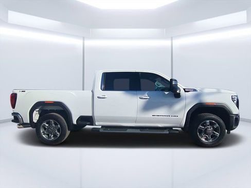 Used 2025 GMC Sierra 2500 SLE image 2