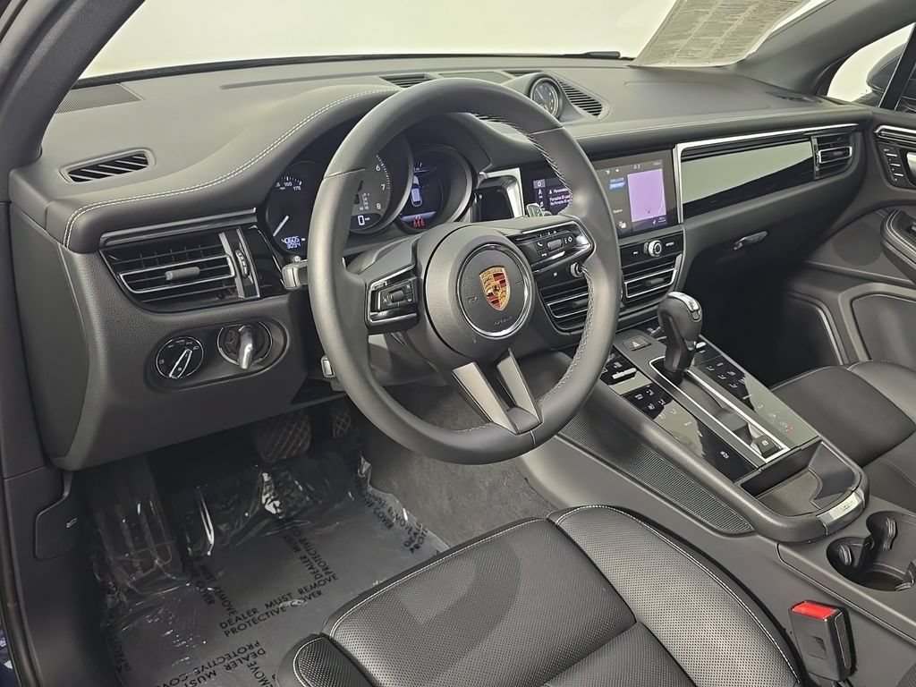 Certified 2023 Porsche Macan S AWD/4WD image 4