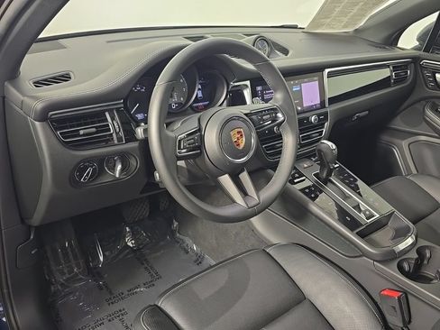 Certified 2023 Porsche Macan S AWD/4WD image 4
