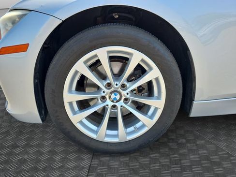 Used 2017 BMW 320i Sedan RWD image 31