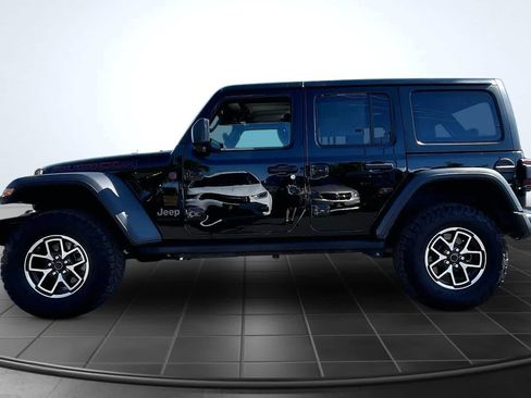 Used 2025 Jeep Wrangler Unlimited Rubicon w/ Convenience Group AWD/4WD image 3