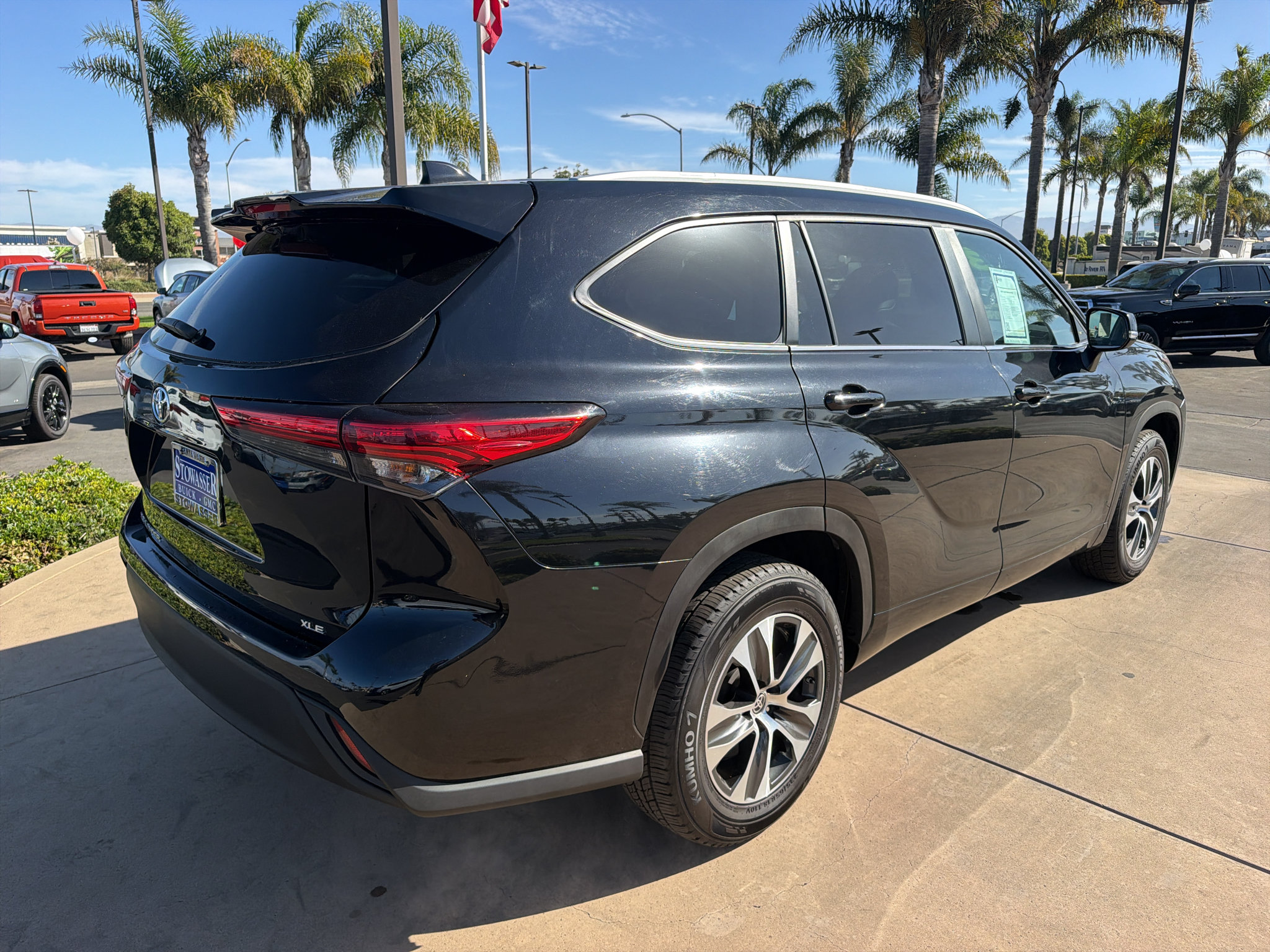 Used 2023 Toyota Highlander XLE FWD image 5