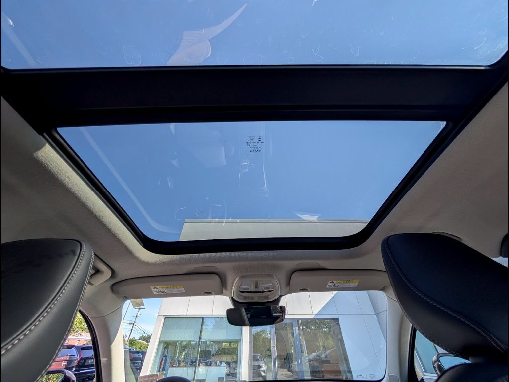 Certified 2026 Volvo XC40 B5 Plus AWD/4WD image 13