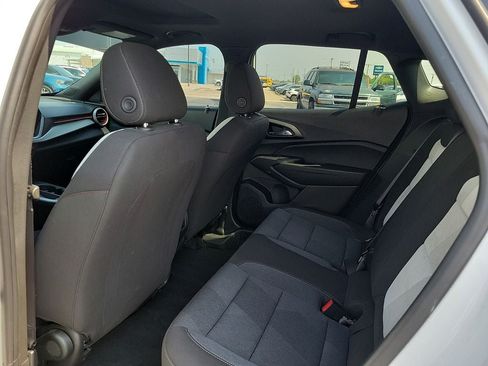 Used 2025 Chevrolet Trax RS w/ Sunroof Package FWD image 9