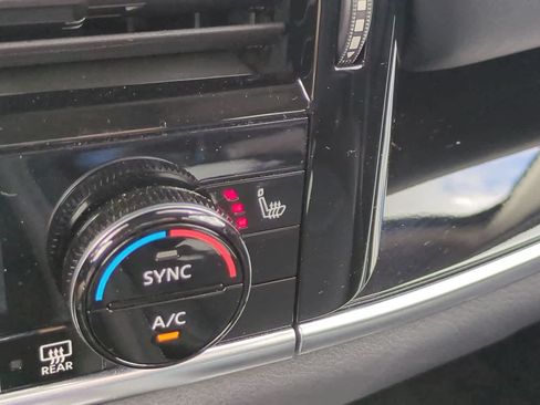 Used 2022 Nissan Rogue SL FWD image 22