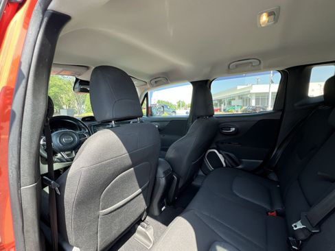 Used 2017 Jeep Renegade Latitude w/ Popular Equipment Group FWD image 27