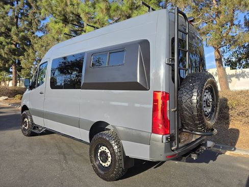 Used 2021 Mercedes-Benz Sprinter 2500 image 10
