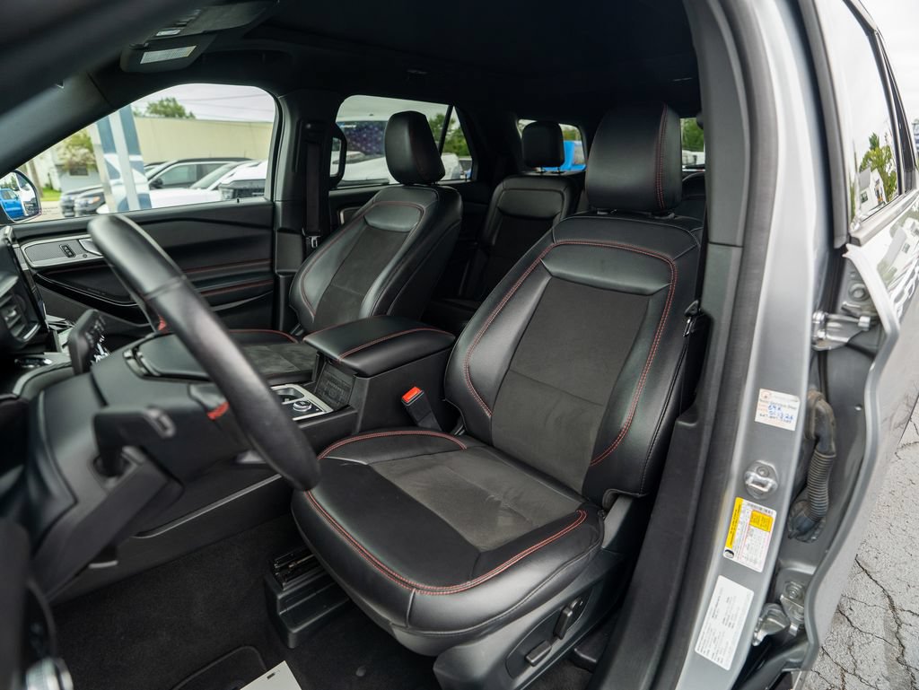 Used 2023 Ford Explorer ST-Line AWD/4WD image 25