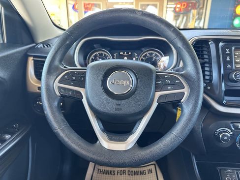Used 2015 Jeep Cherokee Sport FWD image 14
