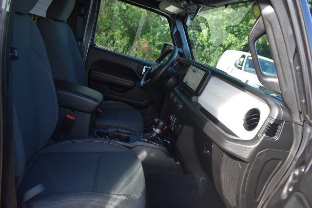 Used 2025 Jeep Gladiator Sport AWD/4WD image 14