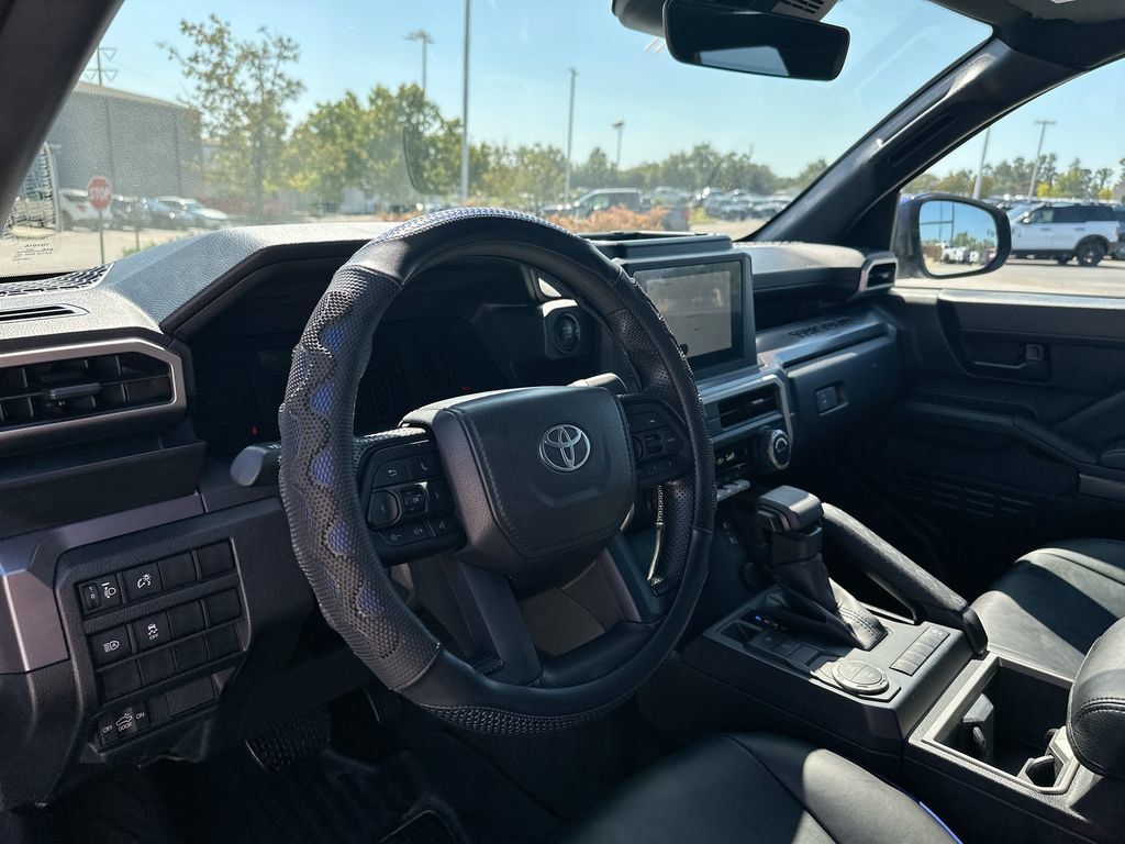 Used 2025 Toyota Tacoma SR5 RWD image 10