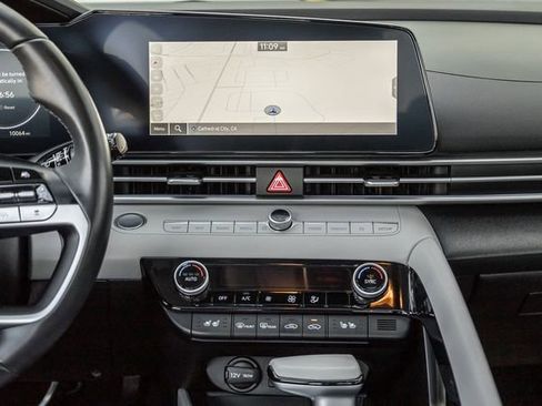 Used 2024 Hyundai Elantra Limited image 7