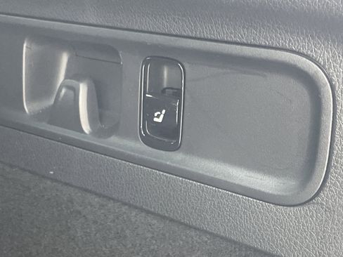 Certified 2025 Mercedes-Benz GLC 300 image 12