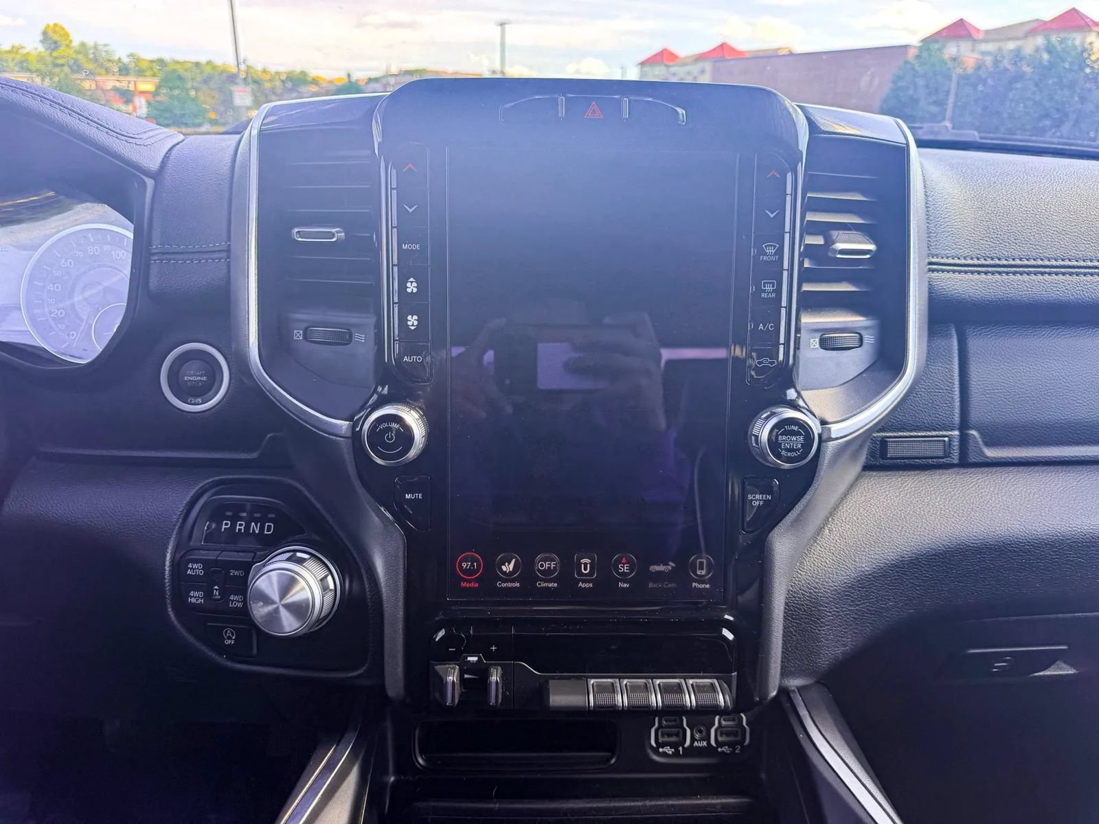 Used 2021 RAM 1500 Laramie AWD/4WD image 36
