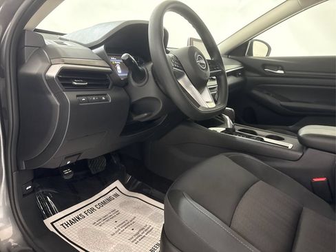 Used 2025 Nissan Altima 2.5 SV FWD image 29
