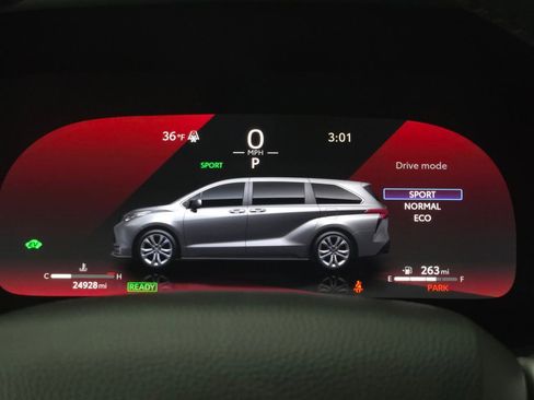 Used 2025 Toyota Sienna Platinum image 13