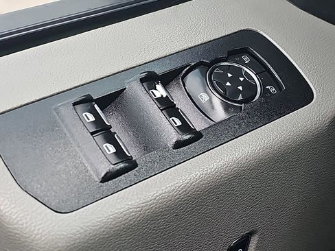 Used 2016 Ford F150 XLT w/ Trailer Tow Package image 28