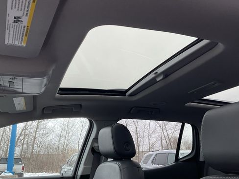 Used 2023 GMC Acadia SLT w/ Preferred Package image 12