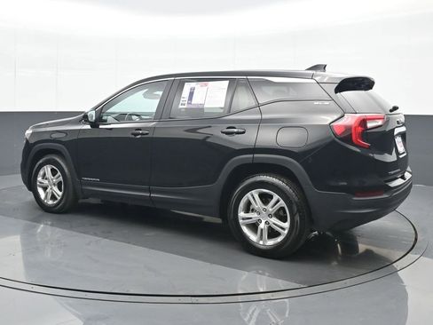 Used 2024 GMC Terrain SLE image 4