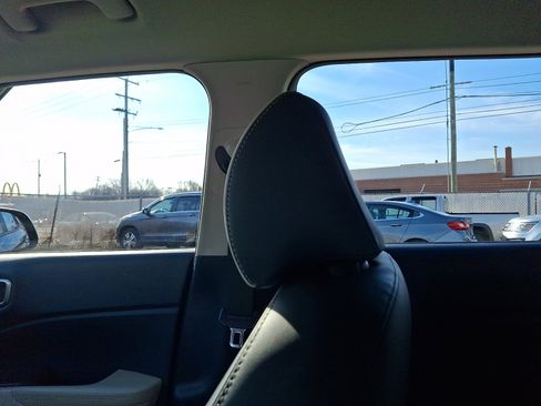 Certified 2021 Hyundai Venue w/ Cargo Package image 17