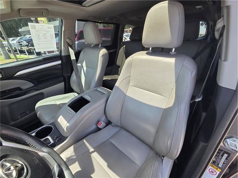 Used 2016 Toyota Highlander XLE FWD image 15