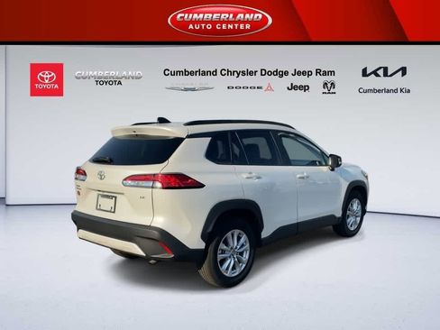 Used 2025 Toyota Corolla Cross LE image 8